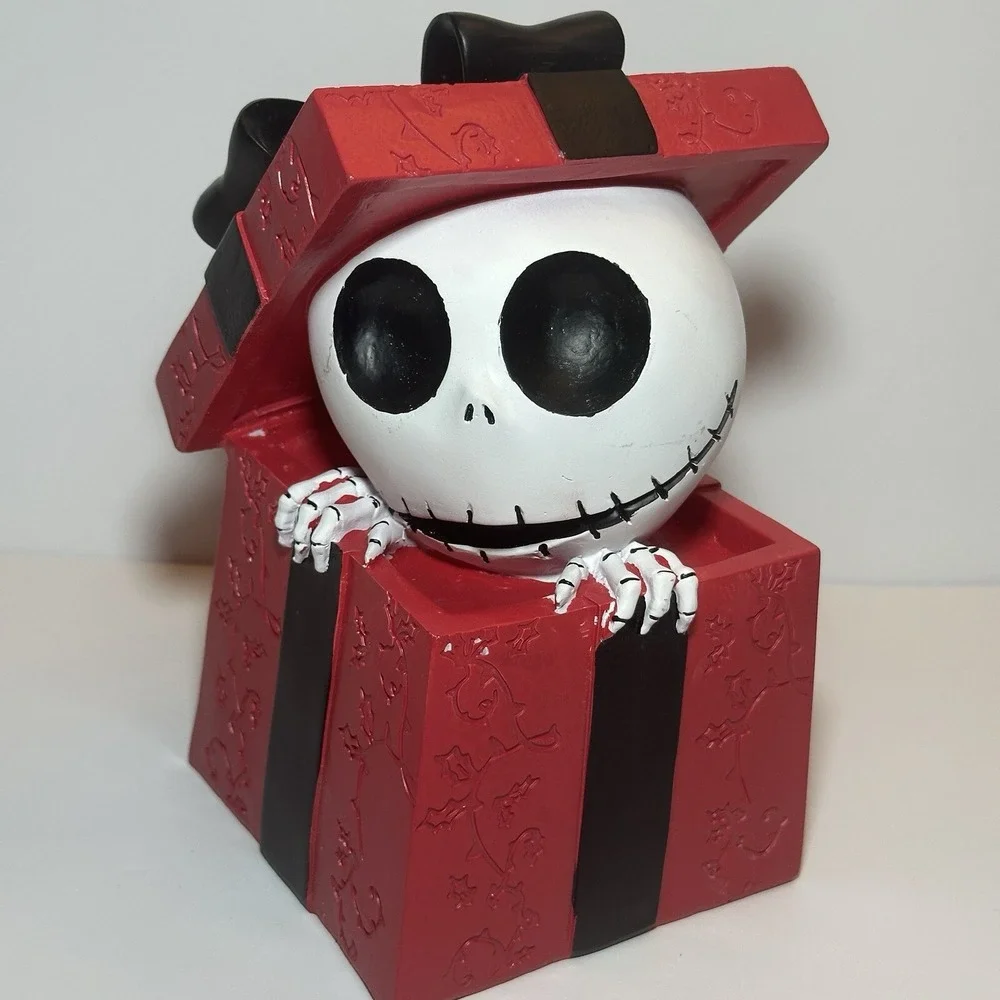 DISNEY TIM BURTON`S THE NIGHTMARE BEFORE CHRISTMAS‎ JACK IN RED GIFT BOX RESIN